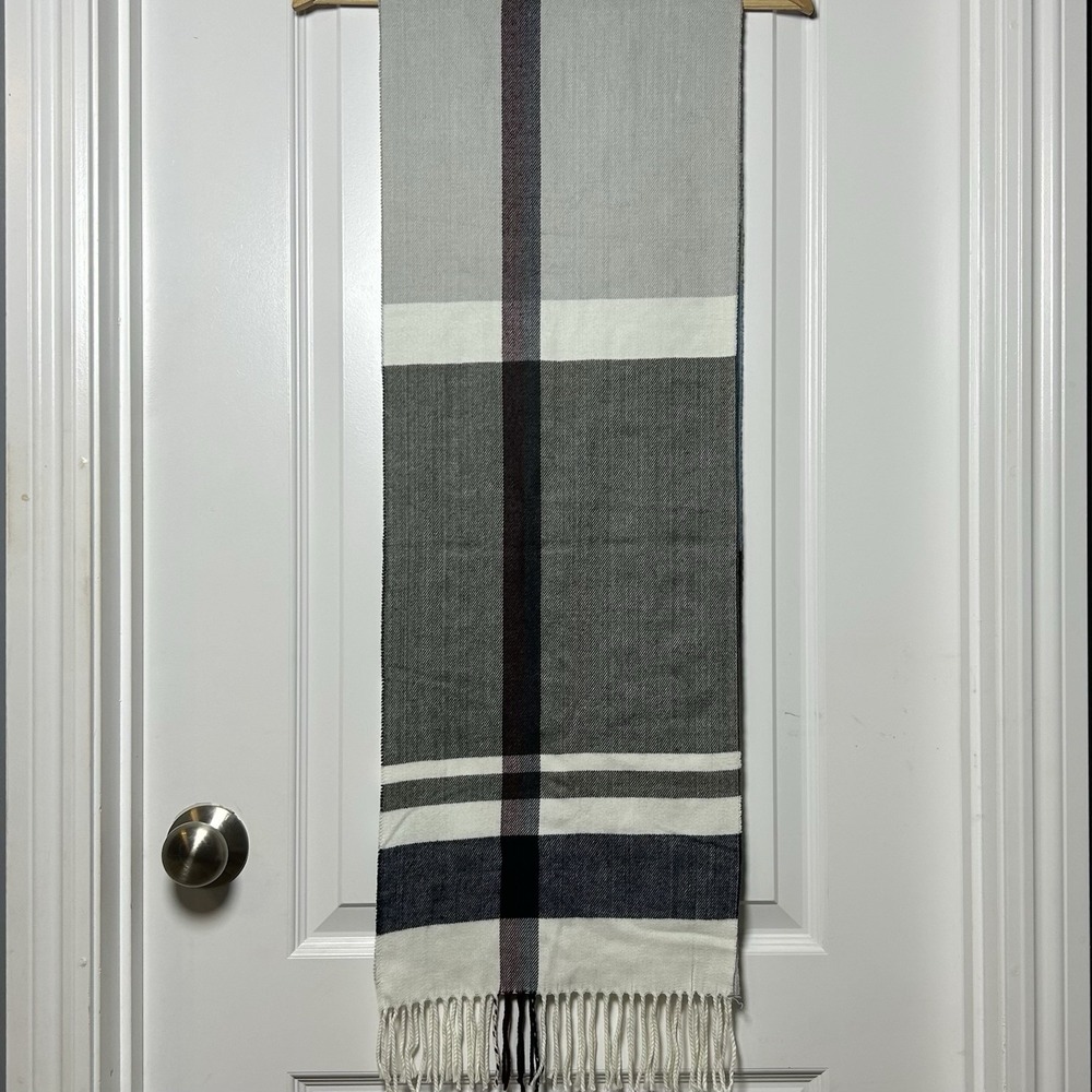 100% Cashmere Made in Scotland Plaid Tartan Wrap Fringe Scarf Old Money Style